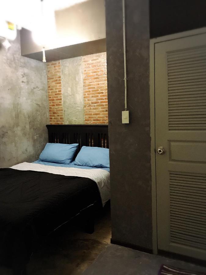 Lanna Hostel Чиангмай Экстерьер фото