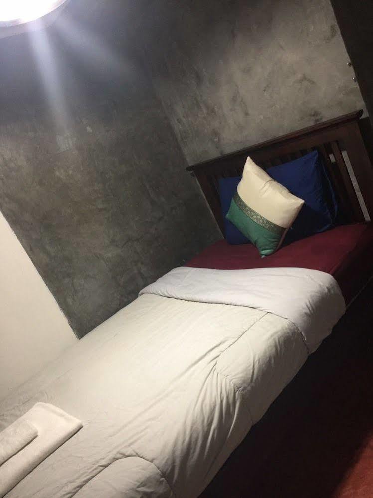 Lanna Hostel Чиангмай Экстерьер фото