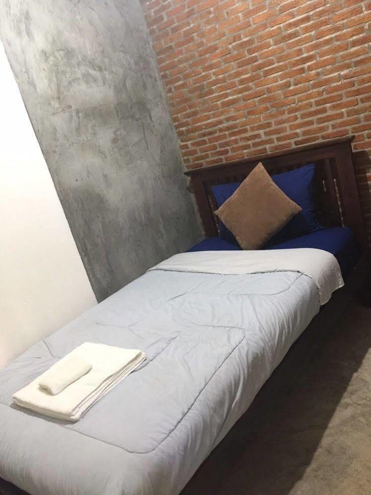 Lanna Hostel Чиангмай Экстерьер фото